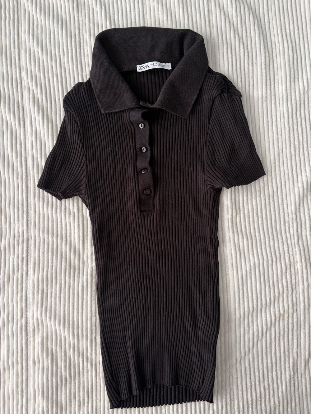 Zara Short Sleeve Ribbed Stretch
Polo Top - Size Small